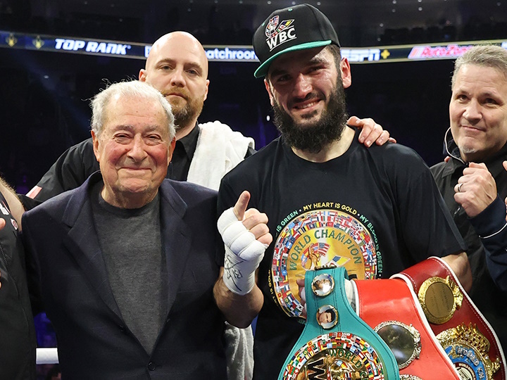 https://wbcboxing.com/wp-content/uploads/2024/beterbiev-arum_1705210864.jpg