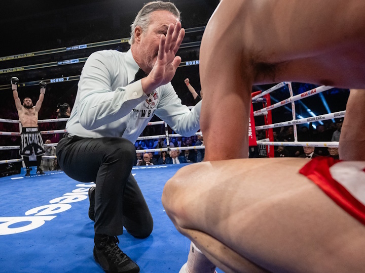 https://wbcboxing.com/wp-content/uploads/2024/beterbiev-smith-fight-8.jpg